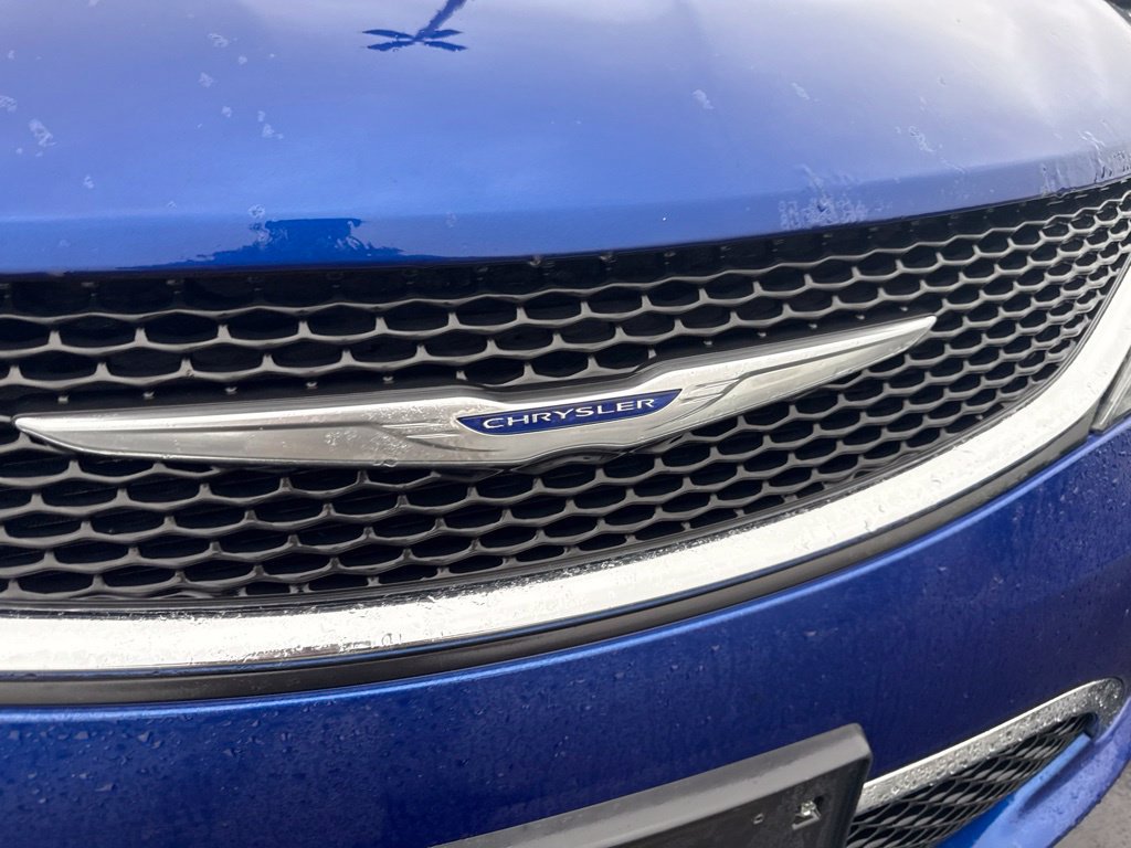 Used 2019 Chrysler Pacifica Touring-L w/ Tire & Wheel Group FWD image 7