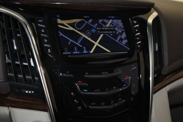 Used 2017 Cadillac Escalade Luxury AWD/4WD image 19