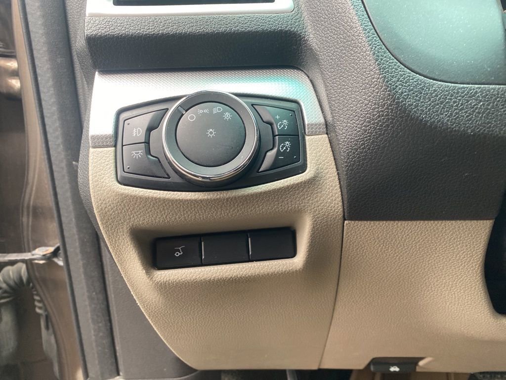 Used 2015 Ford Explorer XLT w/ Equipment Group 202B image 5