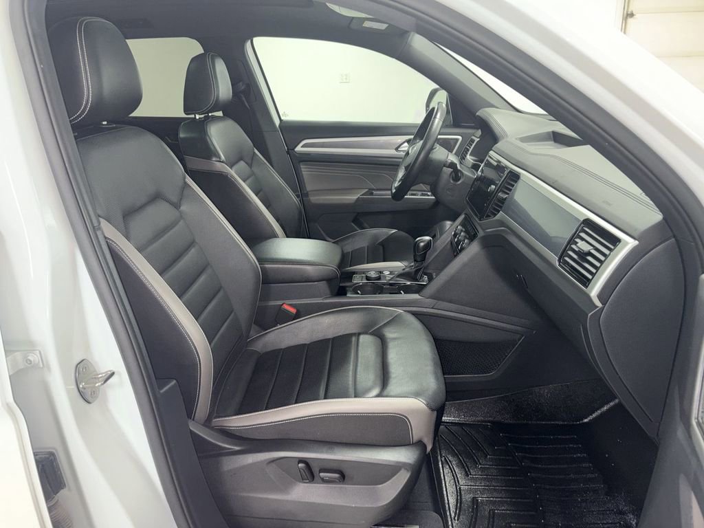 Used 2022 Volkswagen Atlas Cross Sport SEL R-Line image 22