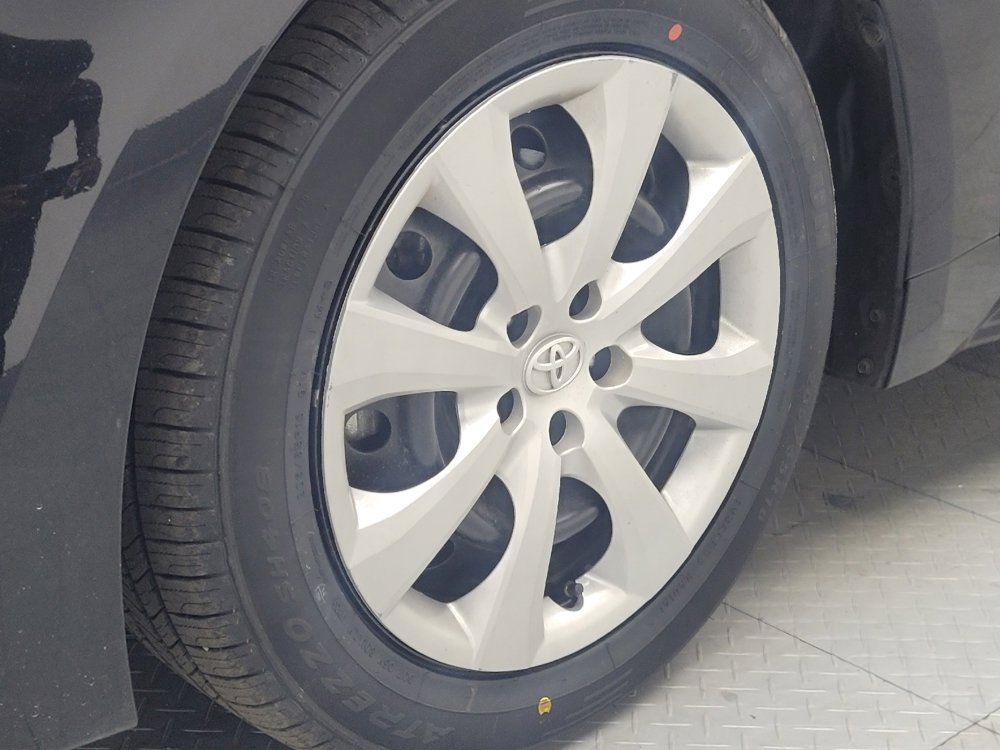 Used 2023 Toyota Corolla LE image 31