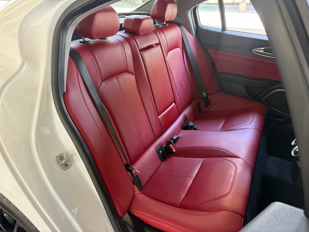 Used 2018 Alfa Romeo Giulia AWD image 31