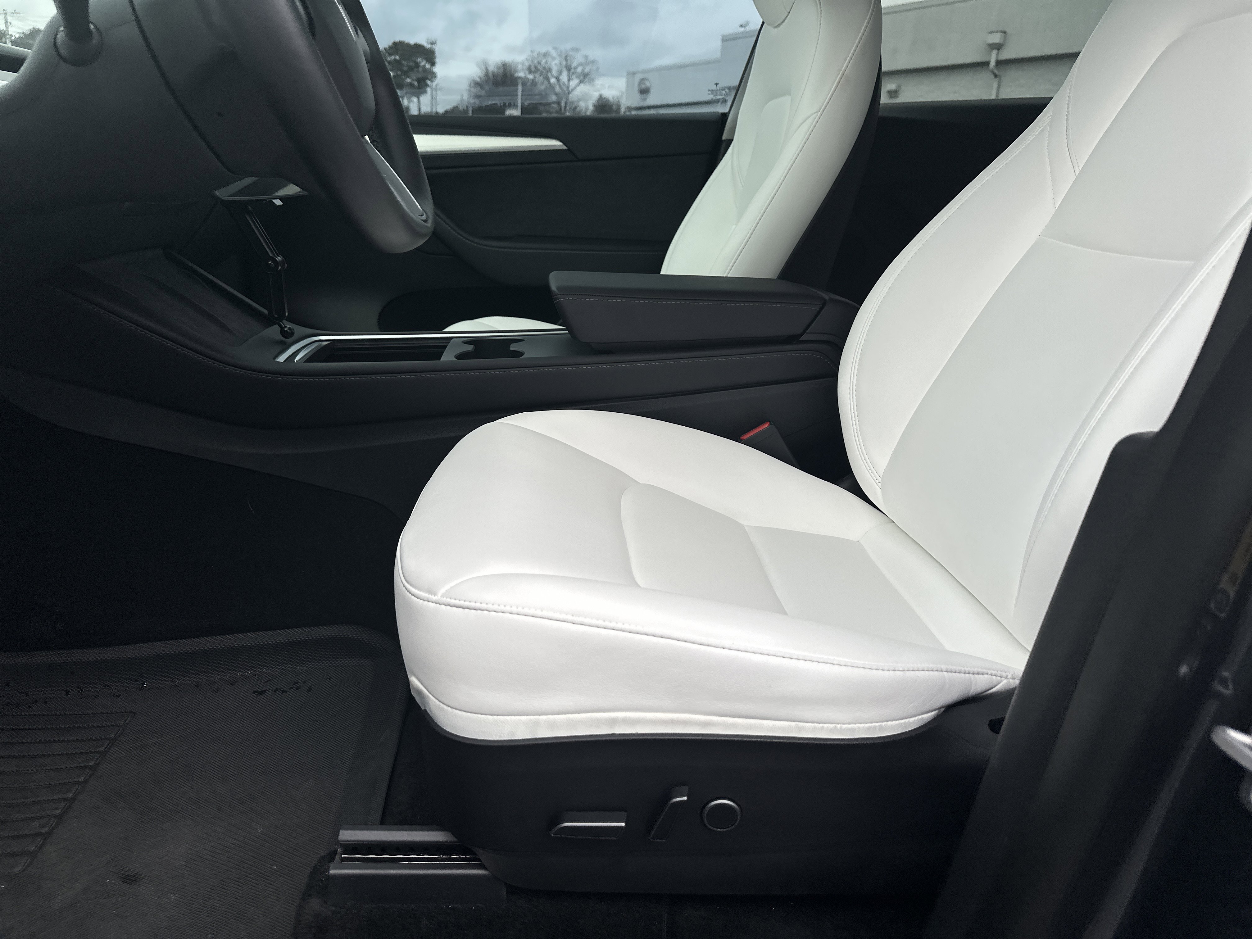 Used 2023 Tesla Model Y Performance image 11