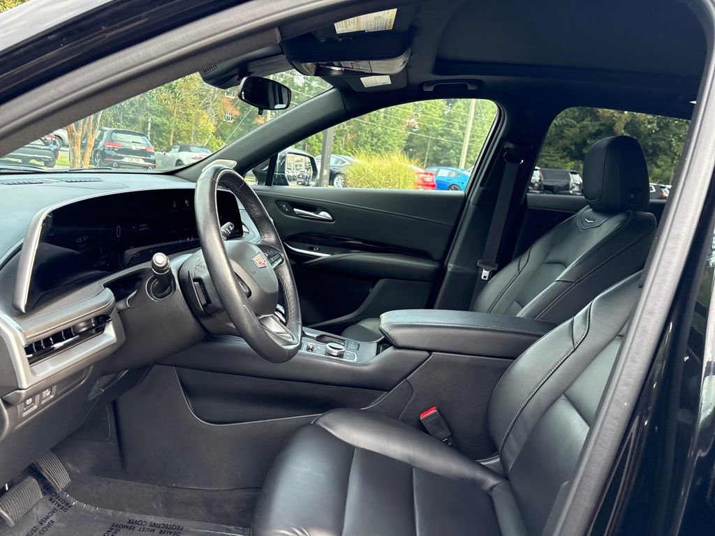 Certified 2024 Cadillac XT4 Luxury w/ Cold Weather Package image 11