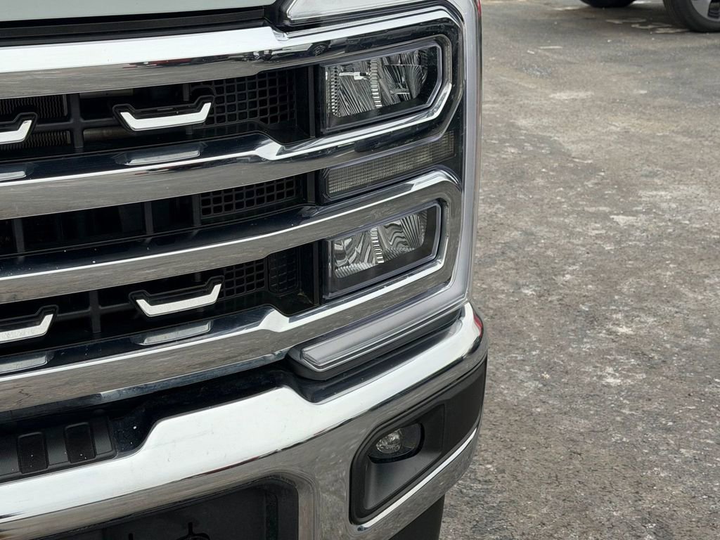 Used 2025 Ford F250 Lariat w/ Chrome Package image 11