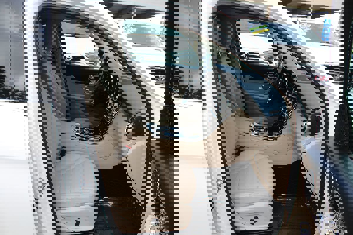 Used 2019 Mercedes-Benz GLC 300 w/ Premium Package image 21