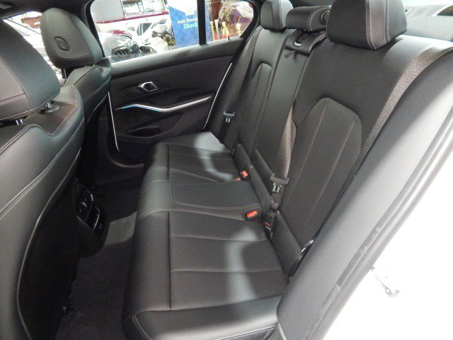 Used 2025 BMW 330i xDrive Sedan w/ Convenience Package image 33