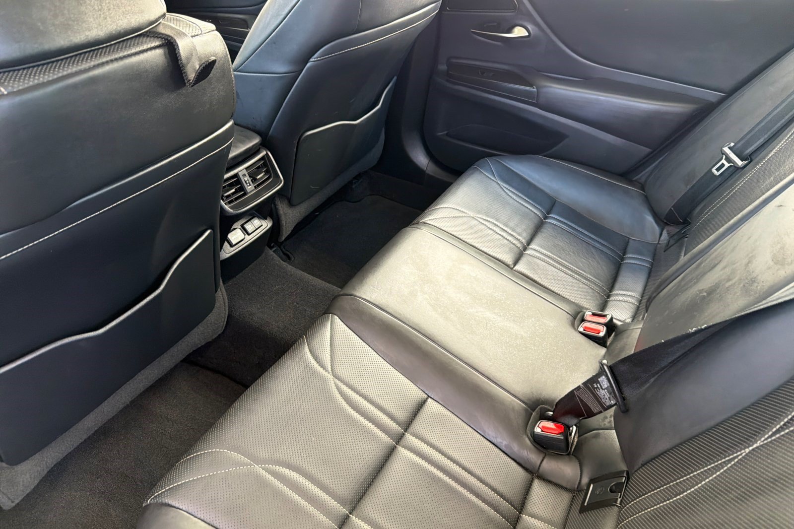 Used 2019 Lexus ES 350 Ultra Luxury w/ Accessory Package 2 FWD image 15