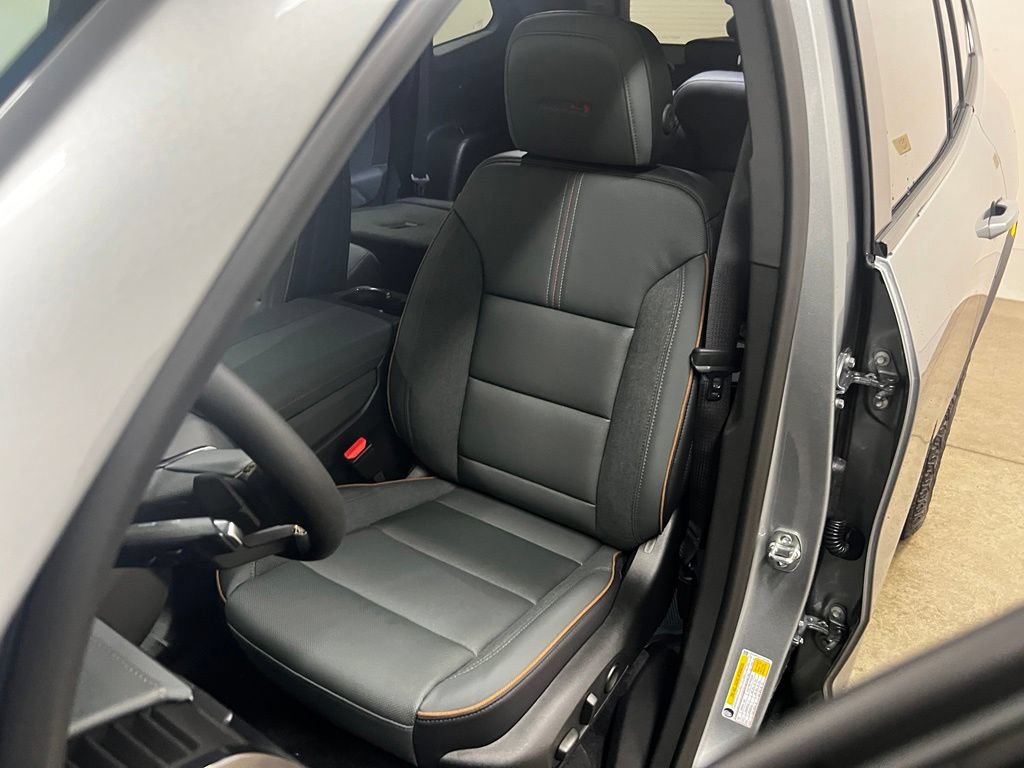 New 2026 GMC Acadia AT4 w/ Luxury Package AWD/4WD image 34