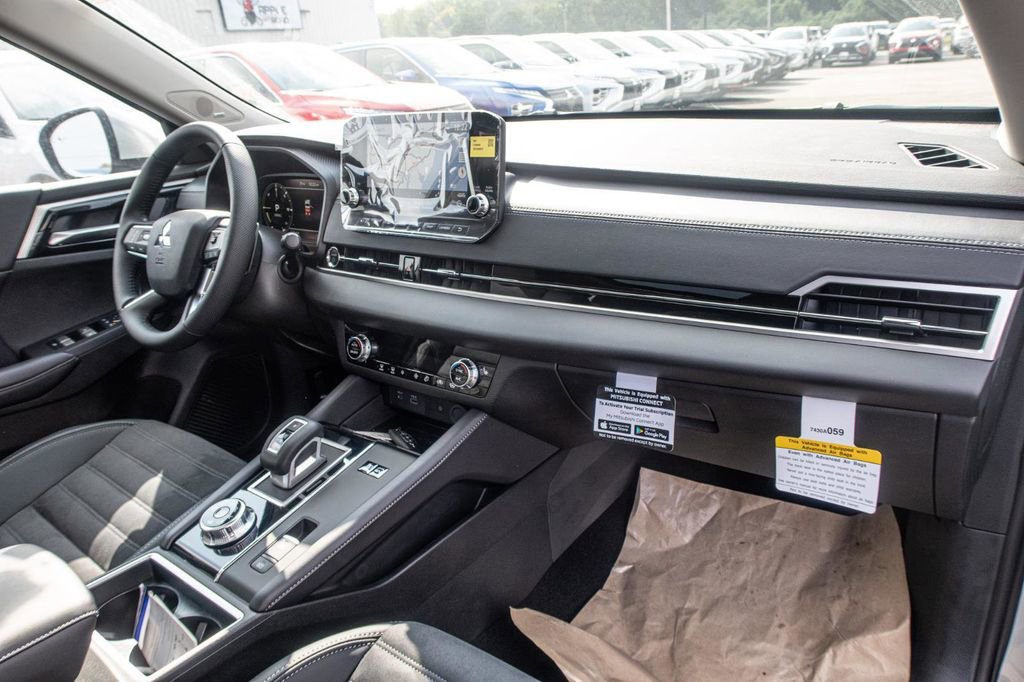 New 2024 Mitsubishi Outlander 4WD Plug-In Hybrid image 23