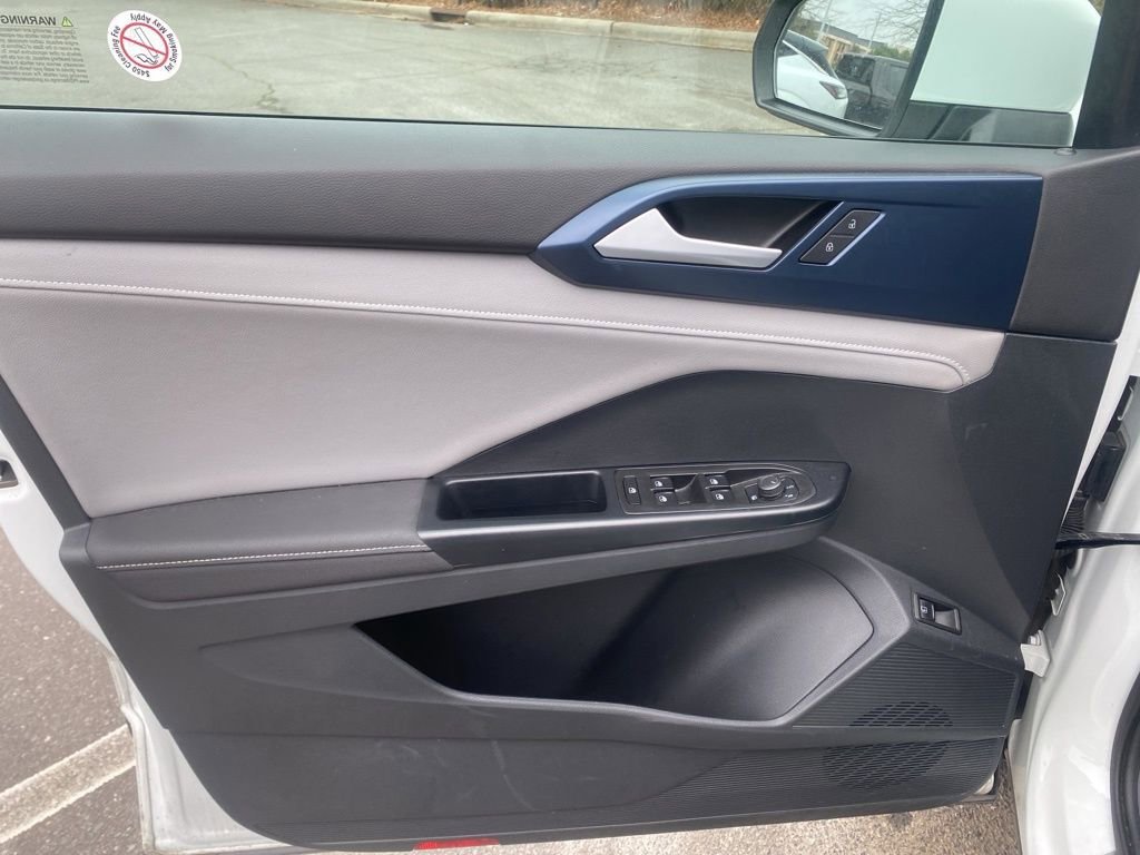 Used 2024 Volkswagen Taos SE image 9