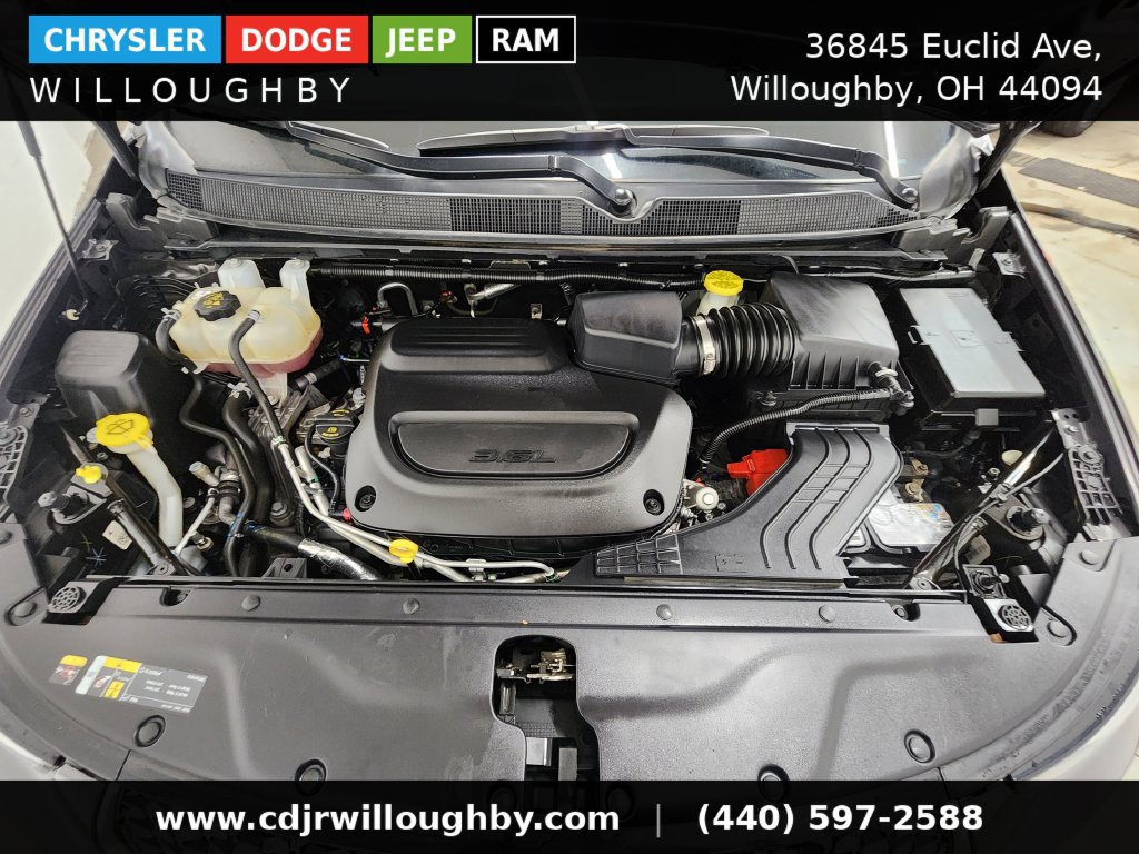 Used 2023 Chrysler Pacifica Touring-L AWD/4WD image 38