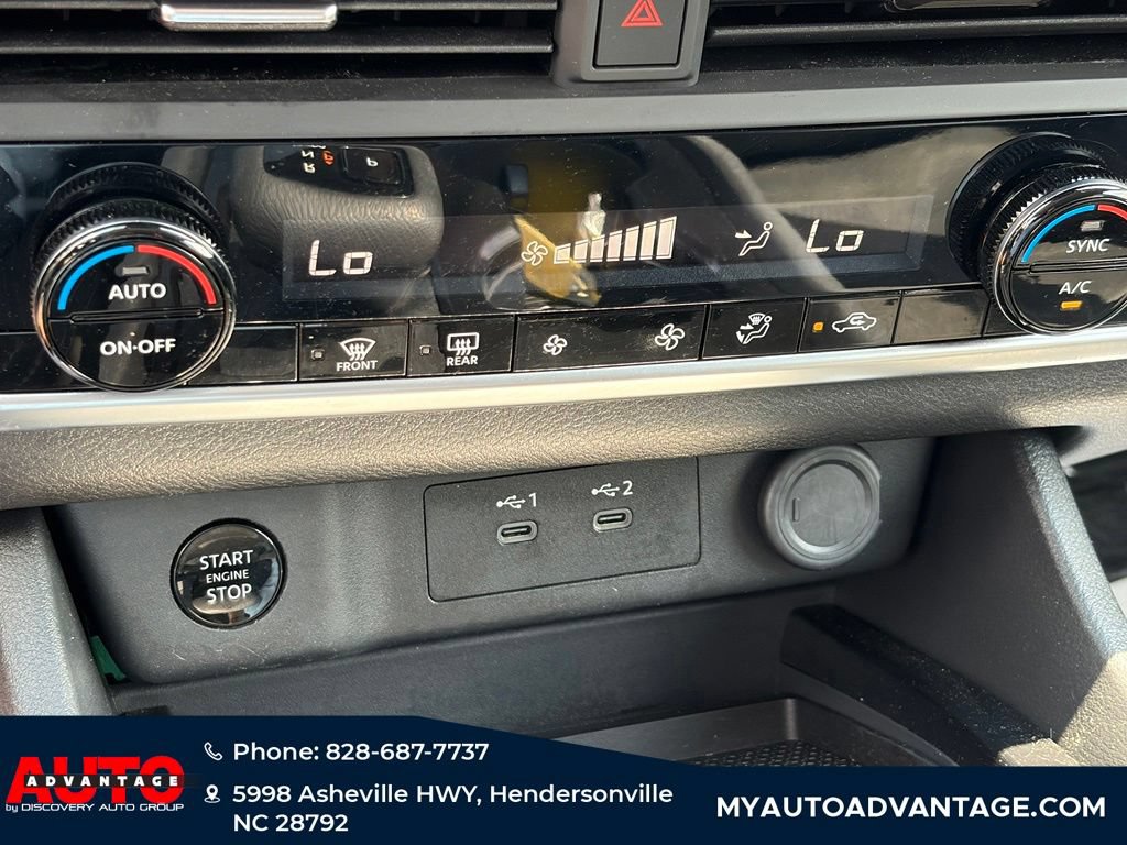 Used 2025 Nissan Rogue SV AWD/4WD image 16