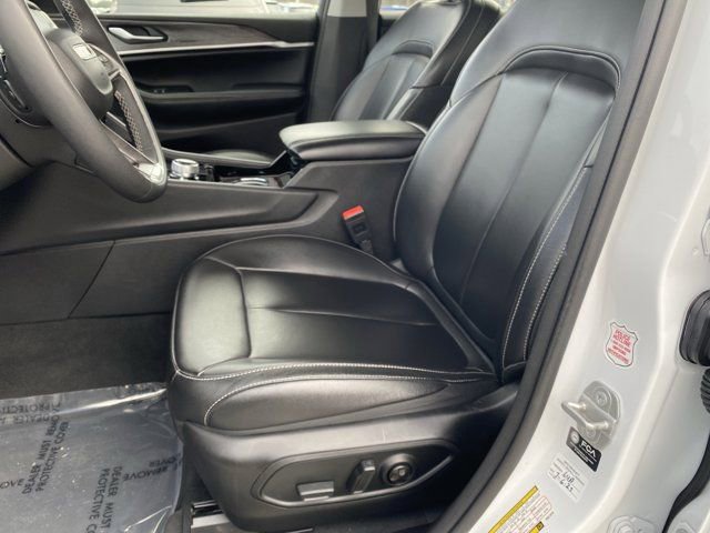 Used 2023 Jeep Grand Cherokee L Limited image 9