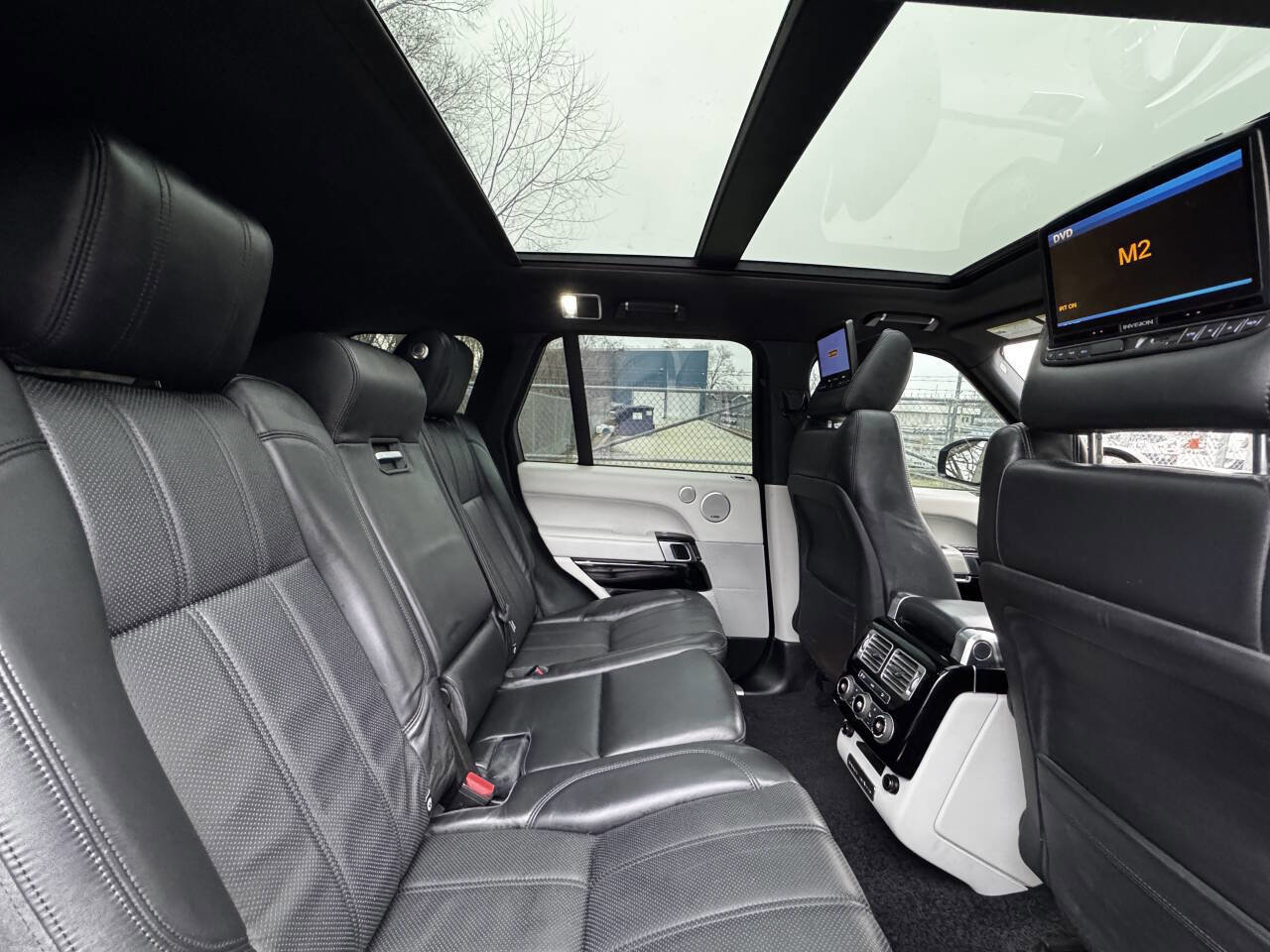 Used 2016 Land Rover Range Rover HSE image 12