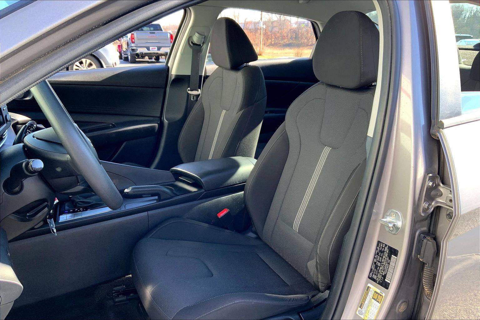 Used 2022 Hyundai Elantra SE w/ Cargo Package image 21