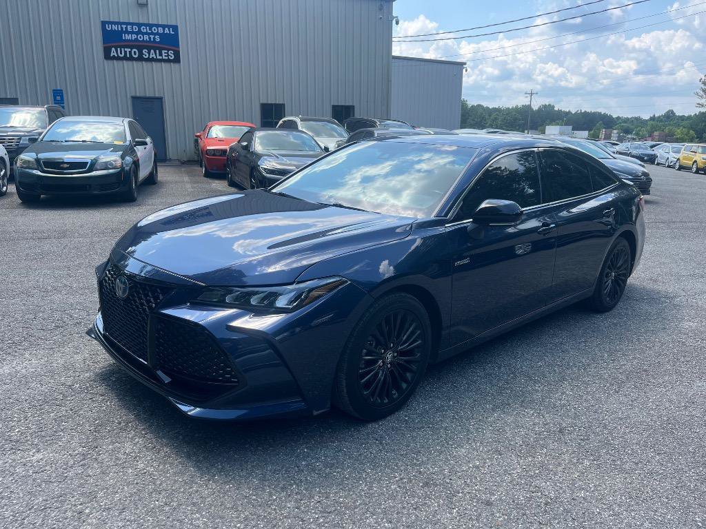 Used 2019 Toyota Avalon XSE w/ Four Season Floor Mat Package FWD image 2