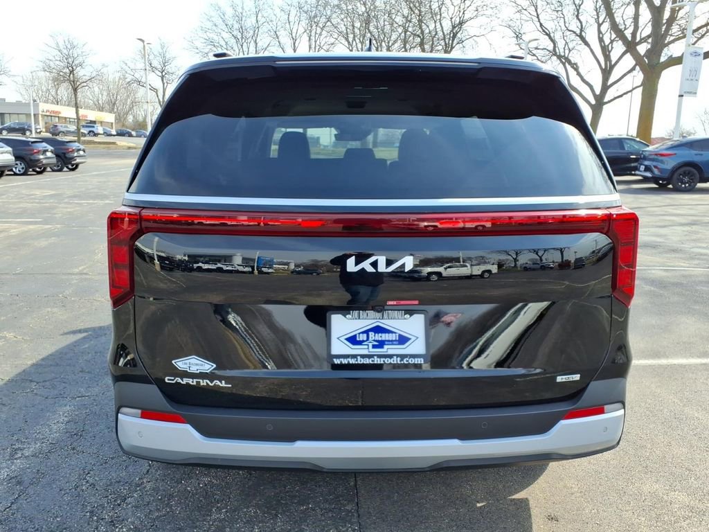 Used 2025 Kia Carnival EX image 6