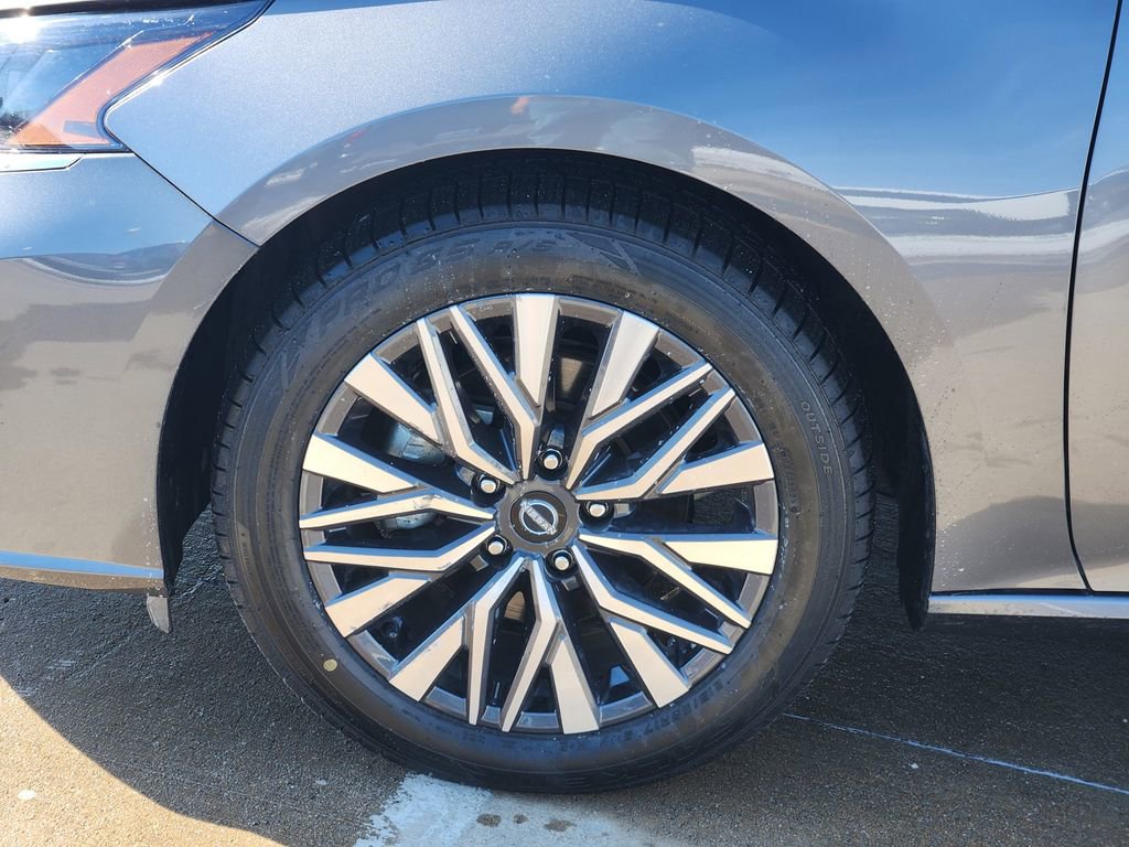 Used 2024 Nissan Altima 2.5 SV image 14