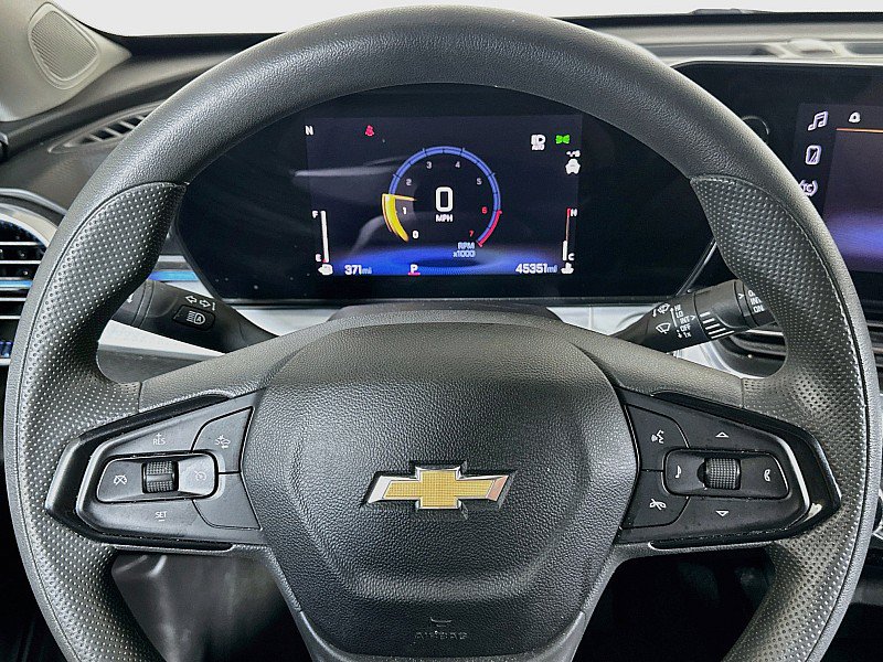 Used 2025 Chevrolet Trax LT FWD image 11