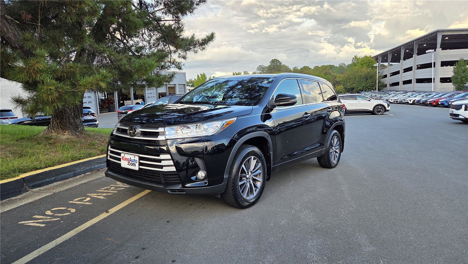 Used 2018 Toyota Highlander XLE AWD/4WD image 24