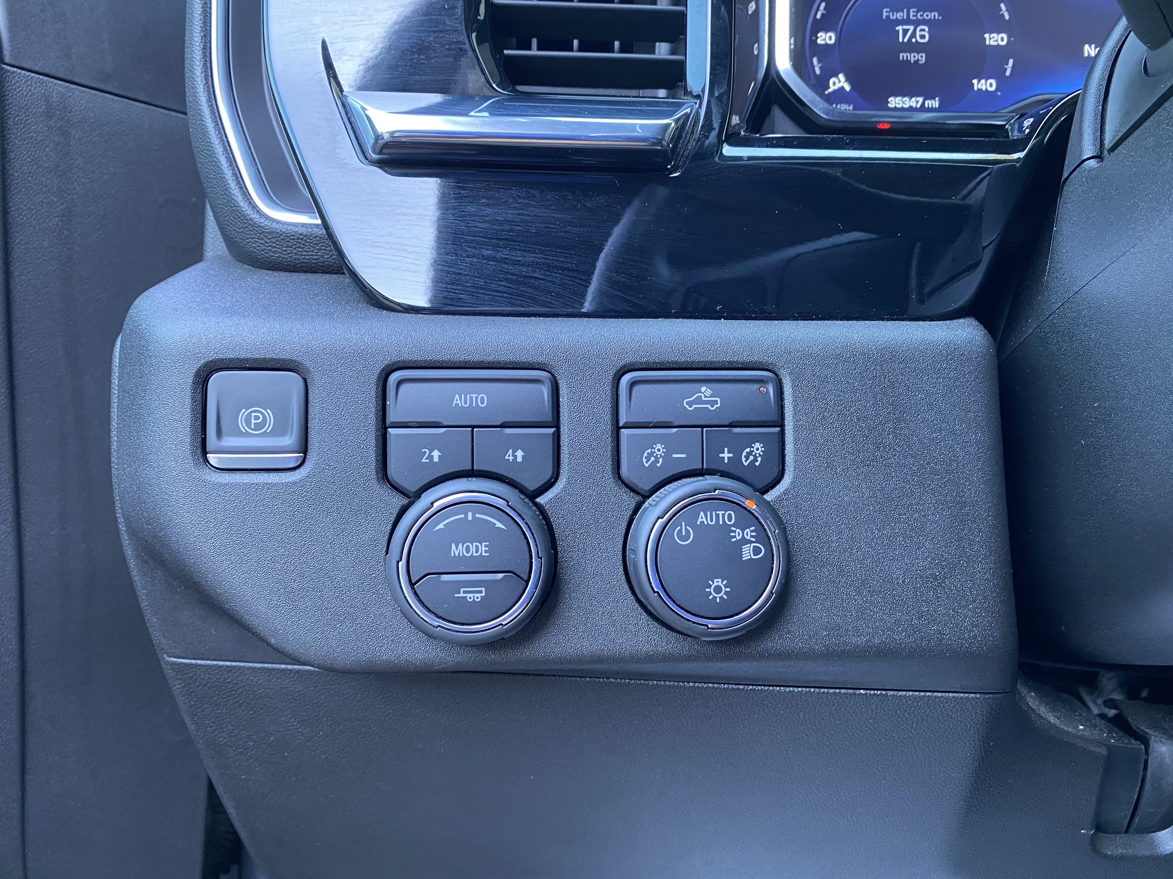 Used 2023 Chevrolet Silverado 1500 LT AWD/4WD image 18