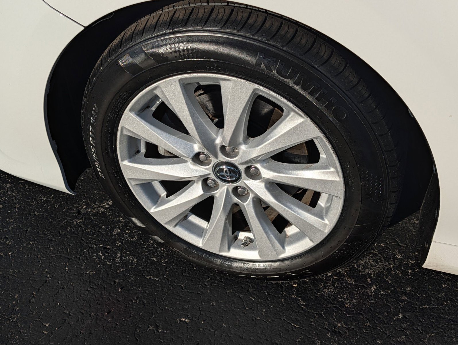 Used 2018 Toyota Camry LE FWD image 16