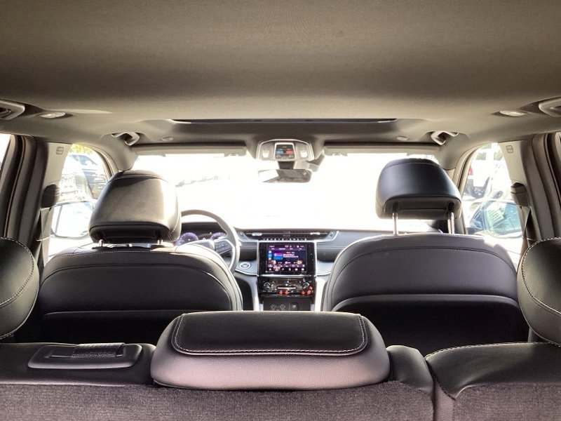 New 2025 Jeep Grand Cherokee Altitude image 14