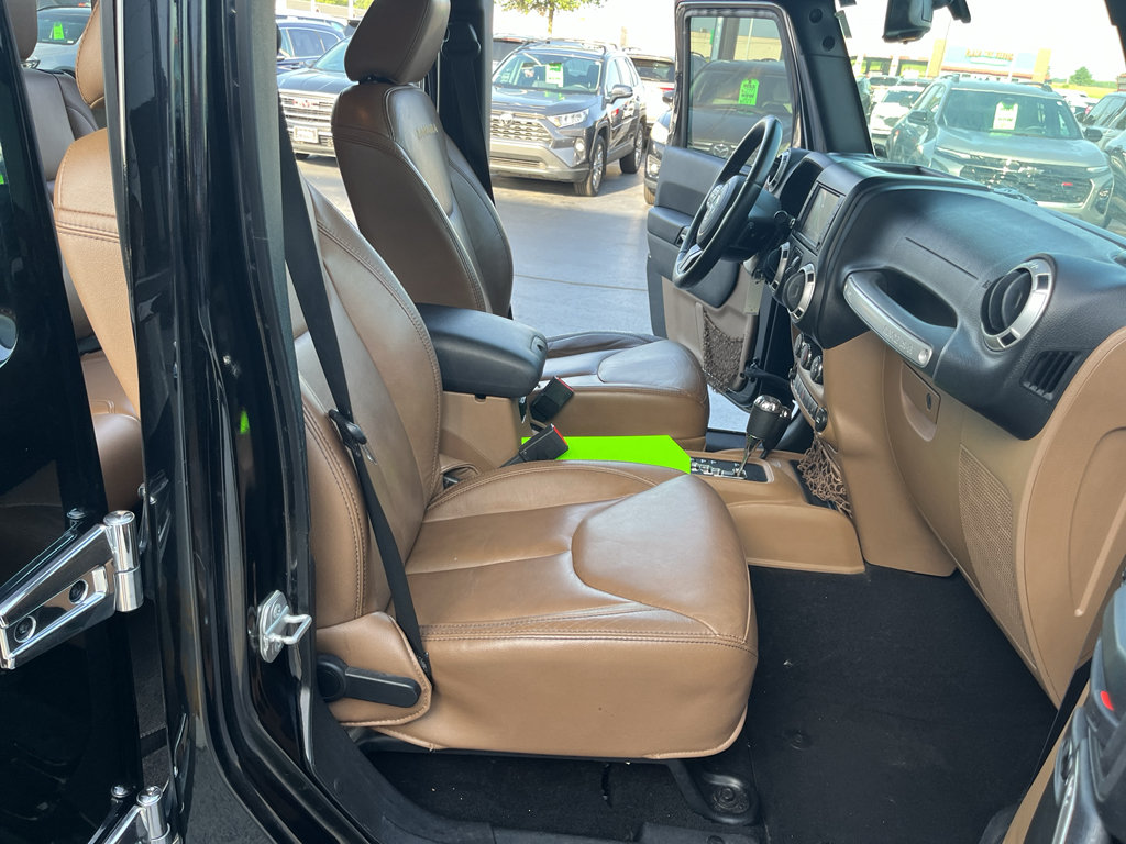 Used 2015 Jeep Wrangler Unlimited Sahara w/ Mopar Chrome Edition Group AWD/4WD image 35