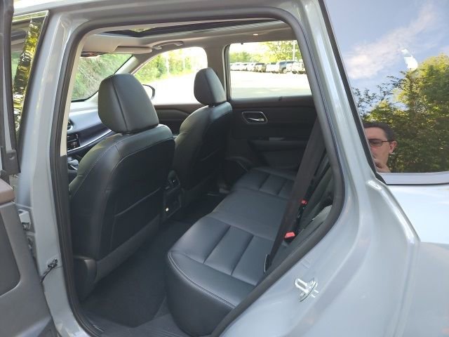 Used 2021 Nissan Rogue SL image 17