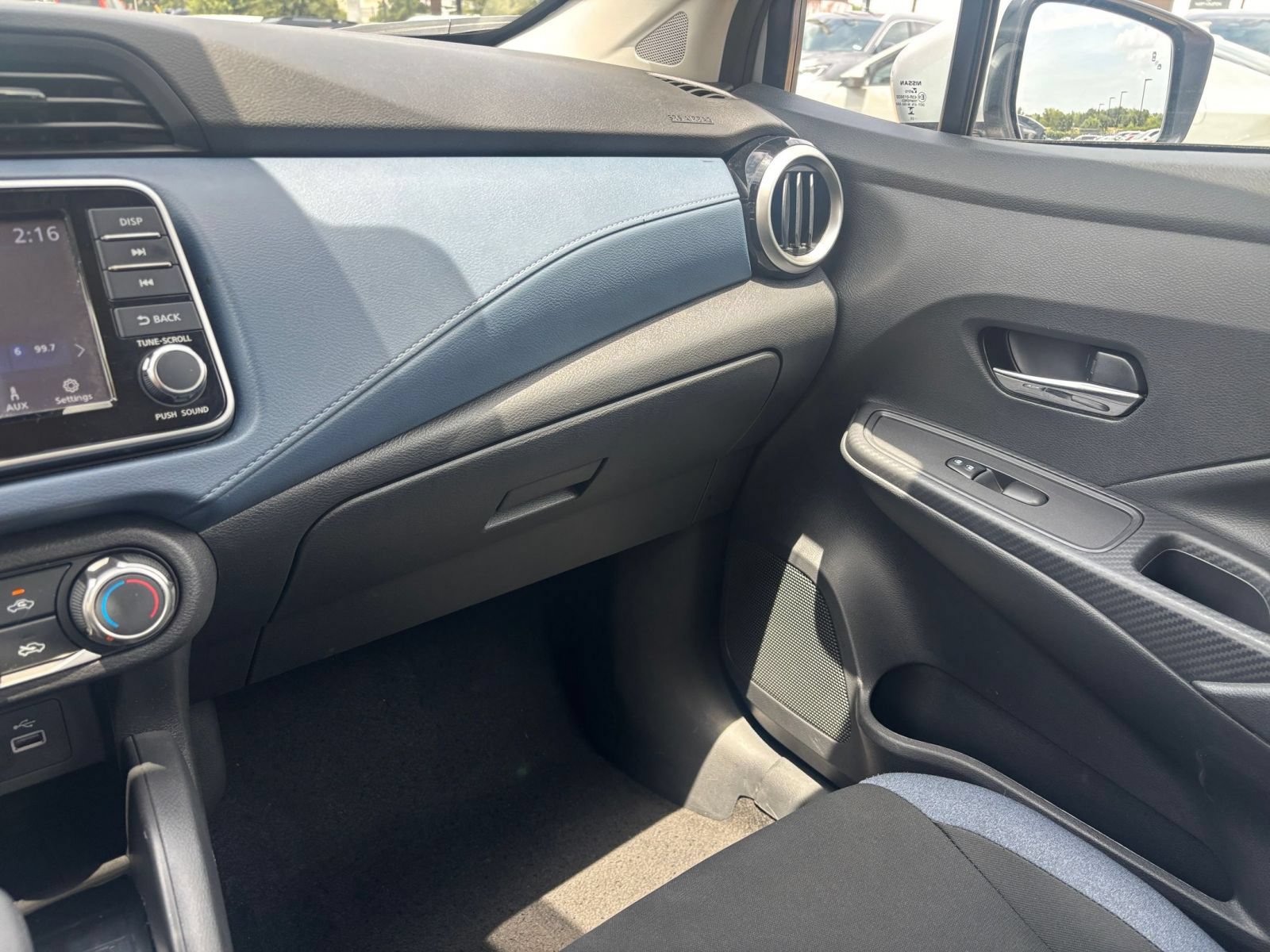 Used 2025 Nissan Versa SV FWD image 33