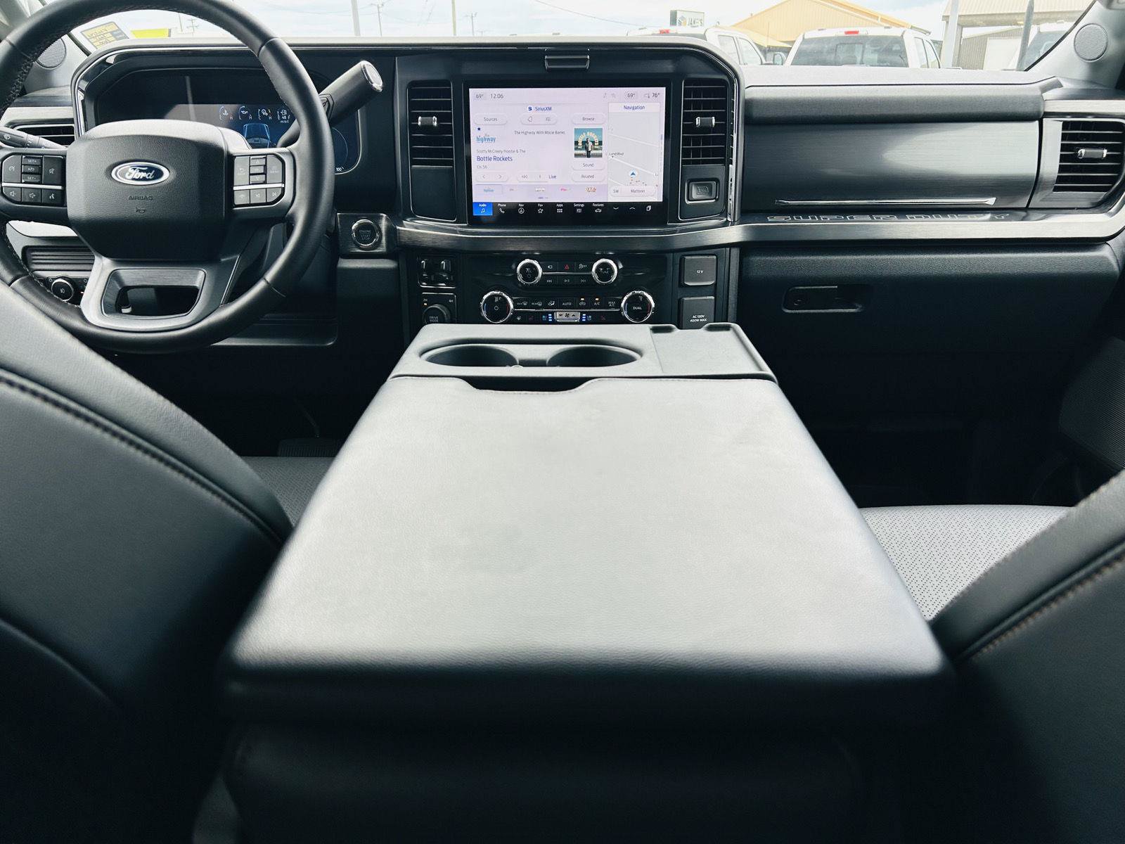 Used 2025 Ford F350 Lariat AWD/4WD image 28