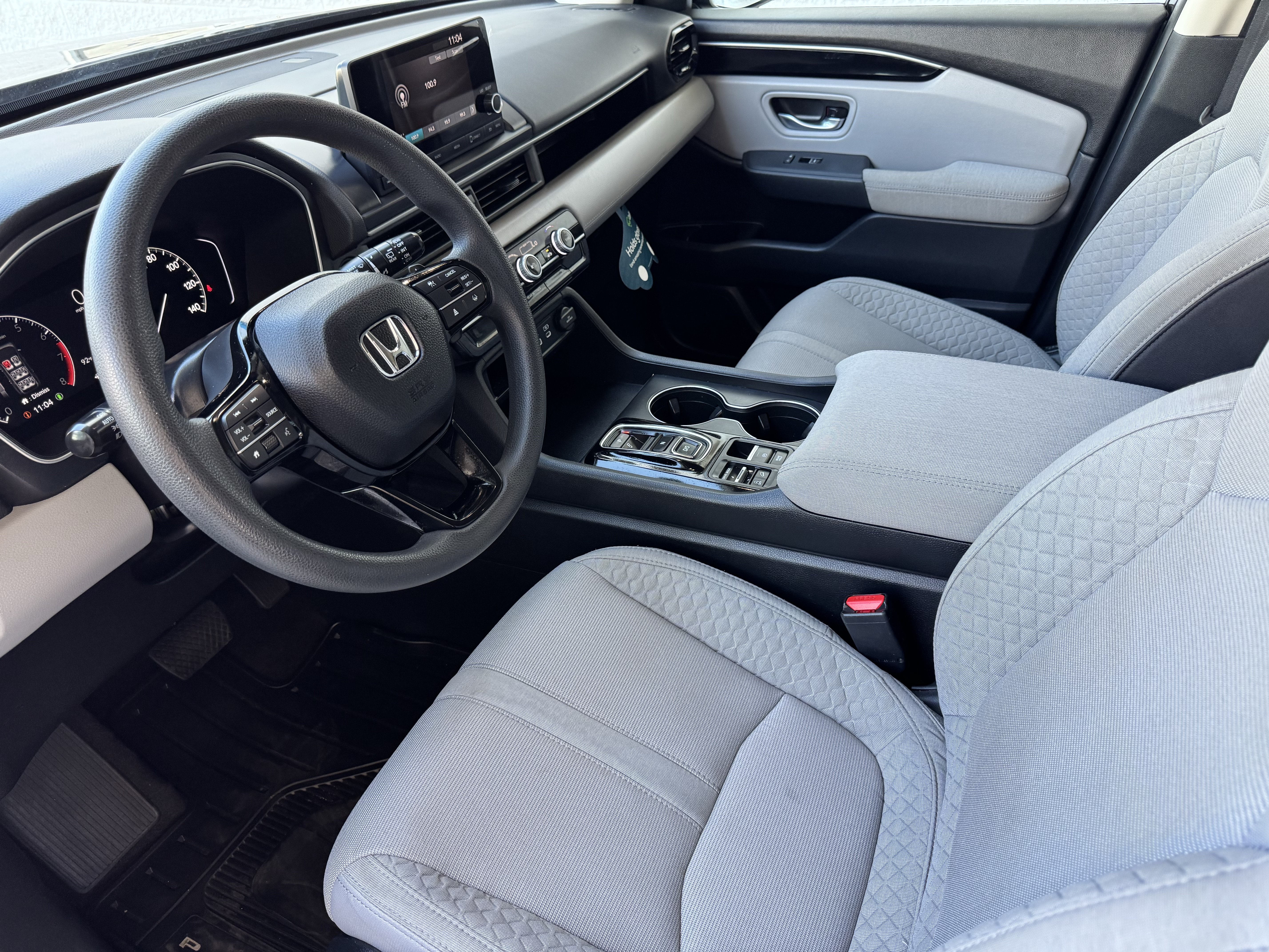 Used 2024 Honda Pilot LX image 9