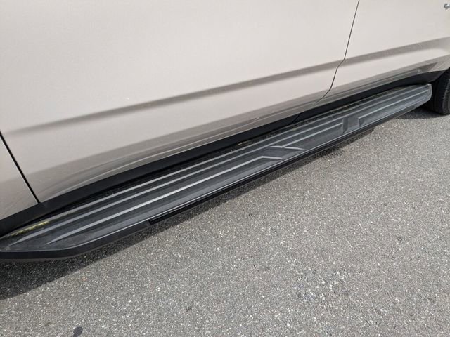 Used 2022 GMC Yukon XL SLE w/ Gmc Pro Safety Plus Package image 12