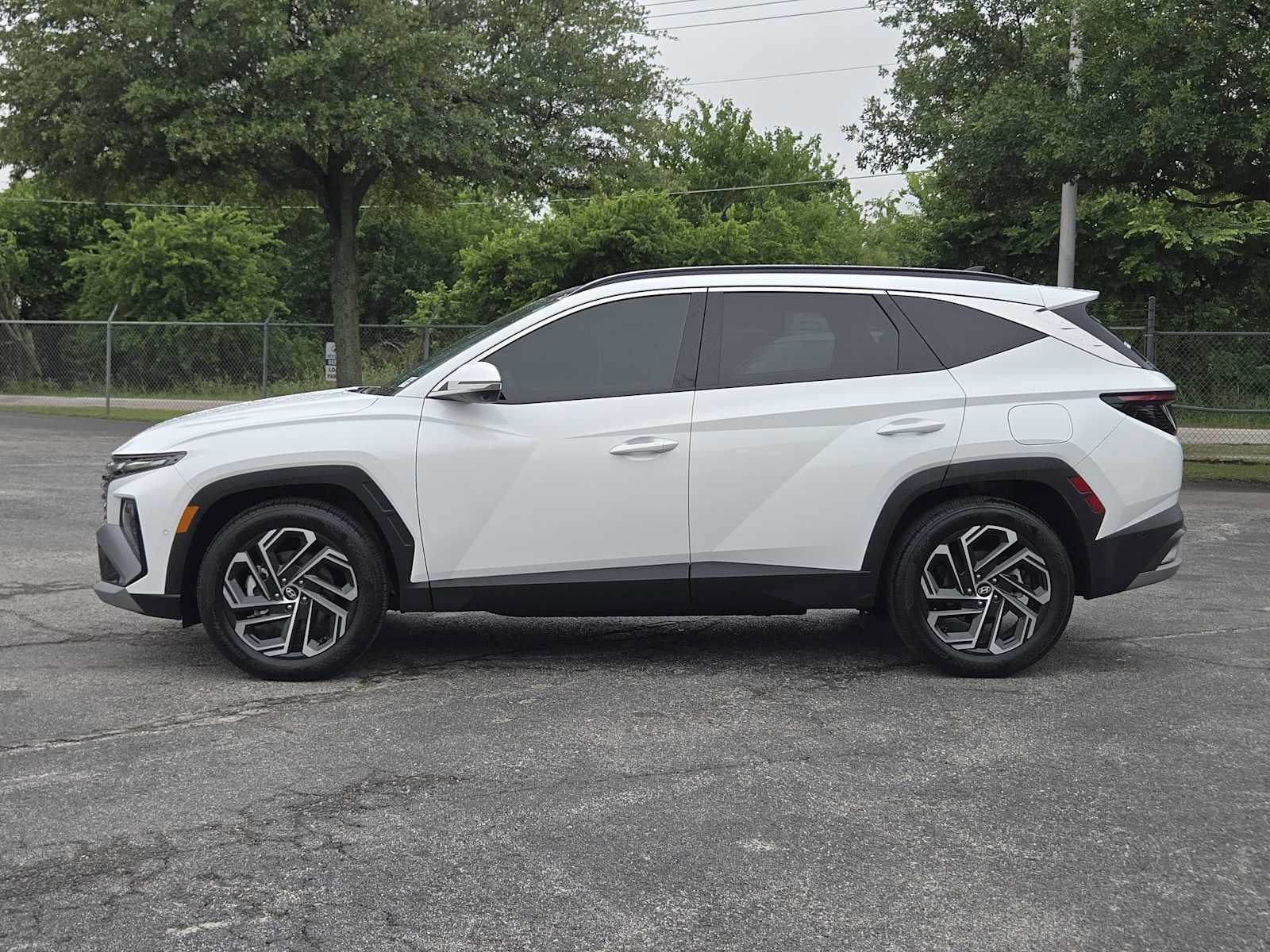 Certified 2025 Hyundai Tucson Limited FWD image 4