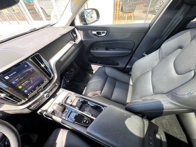 Certified 2025 Volvo XC60 B5 Plus AWD/4WD image 22