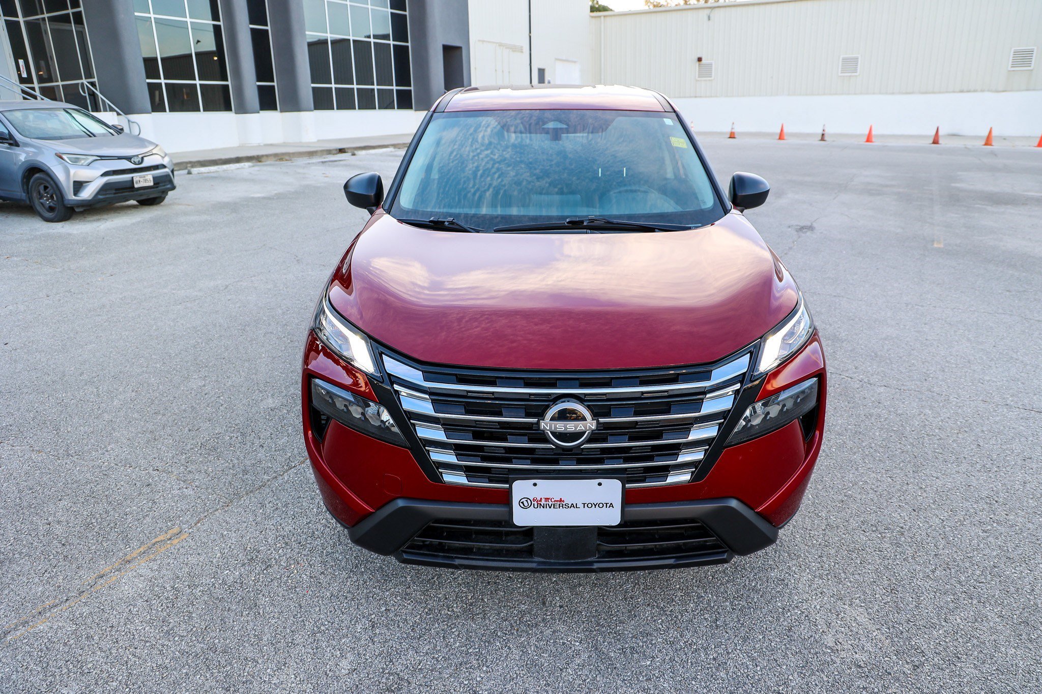 Used 2025 Nissan Rogue S AWD/4WD image 4