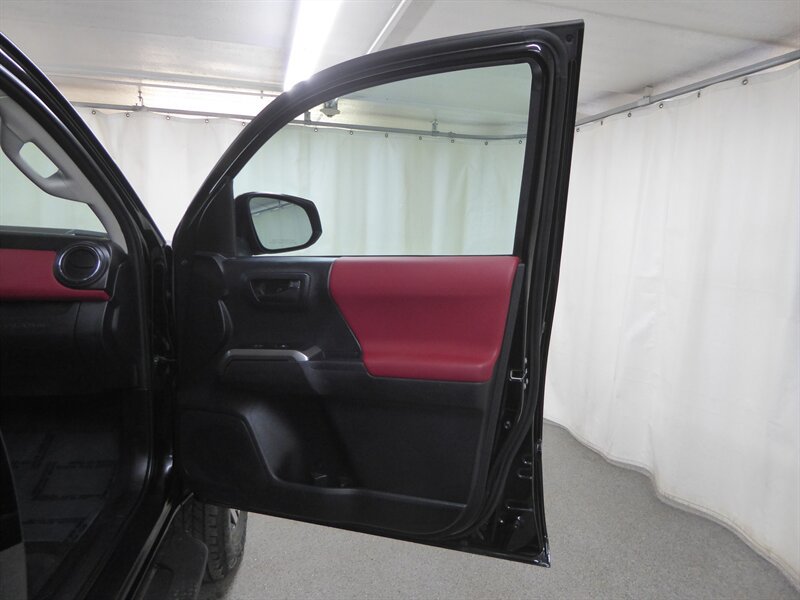 Used 2023 Toyota Tacoma SR5 AWD/4WD image 23