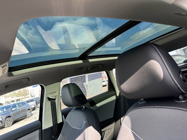 Certified 2024 Volkswagen Taos SE image 15