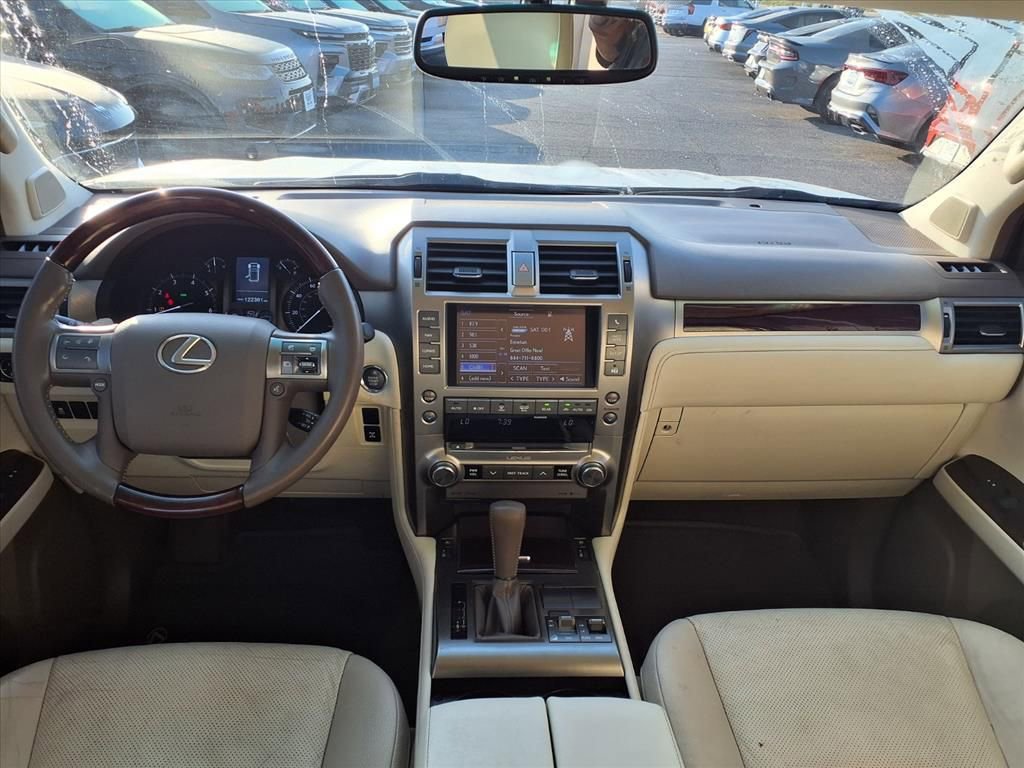 Used 2016 Lexus GX 460 image 3