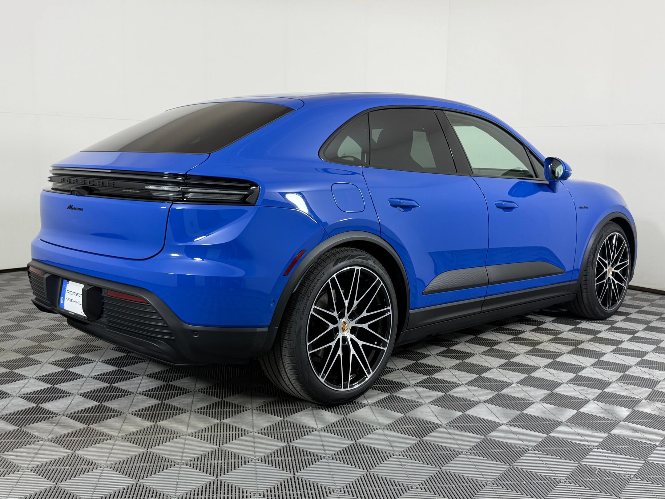 Used 2026 Porsche Macan Electric RWD image 10