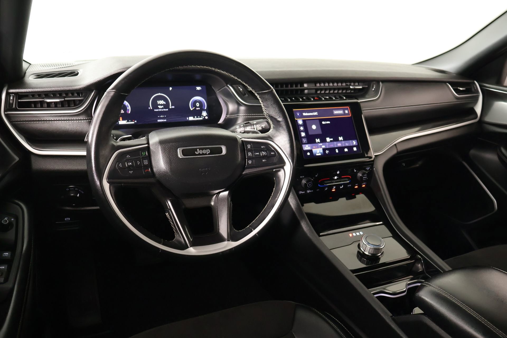 Used 2022 Jeep Grand Cherokee Altitude AWD/4WD image 2