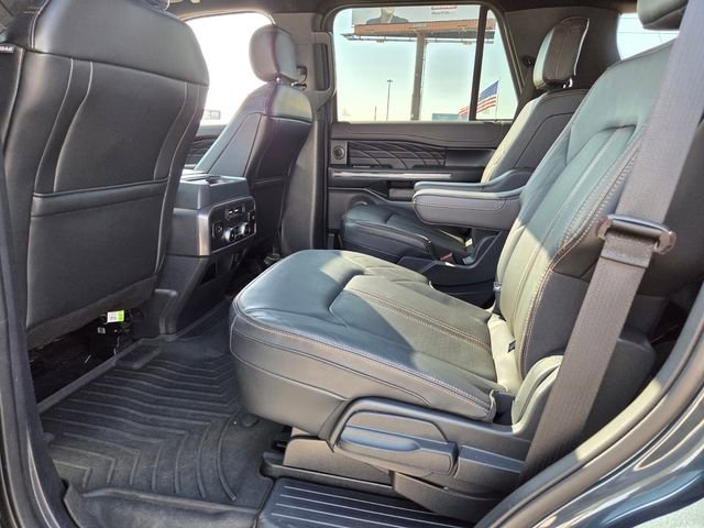 Used 2023 Ford Expedition Platinum image 5