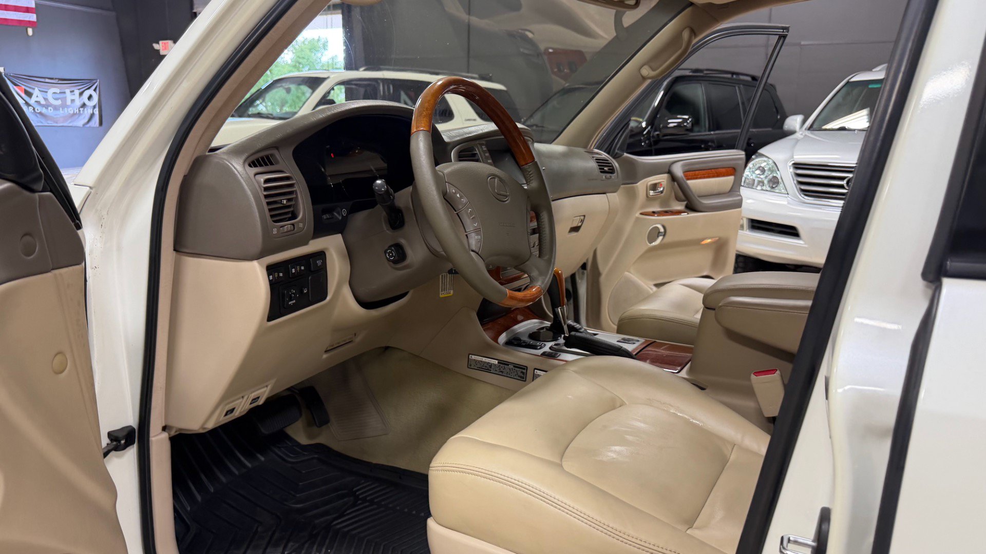 Used 2003 Lexus LX 470 4WD image 19