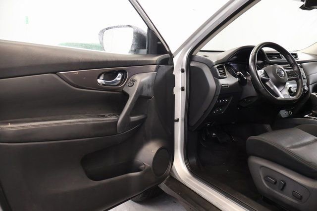 Used 2020 Nissan Rogue SV image 9