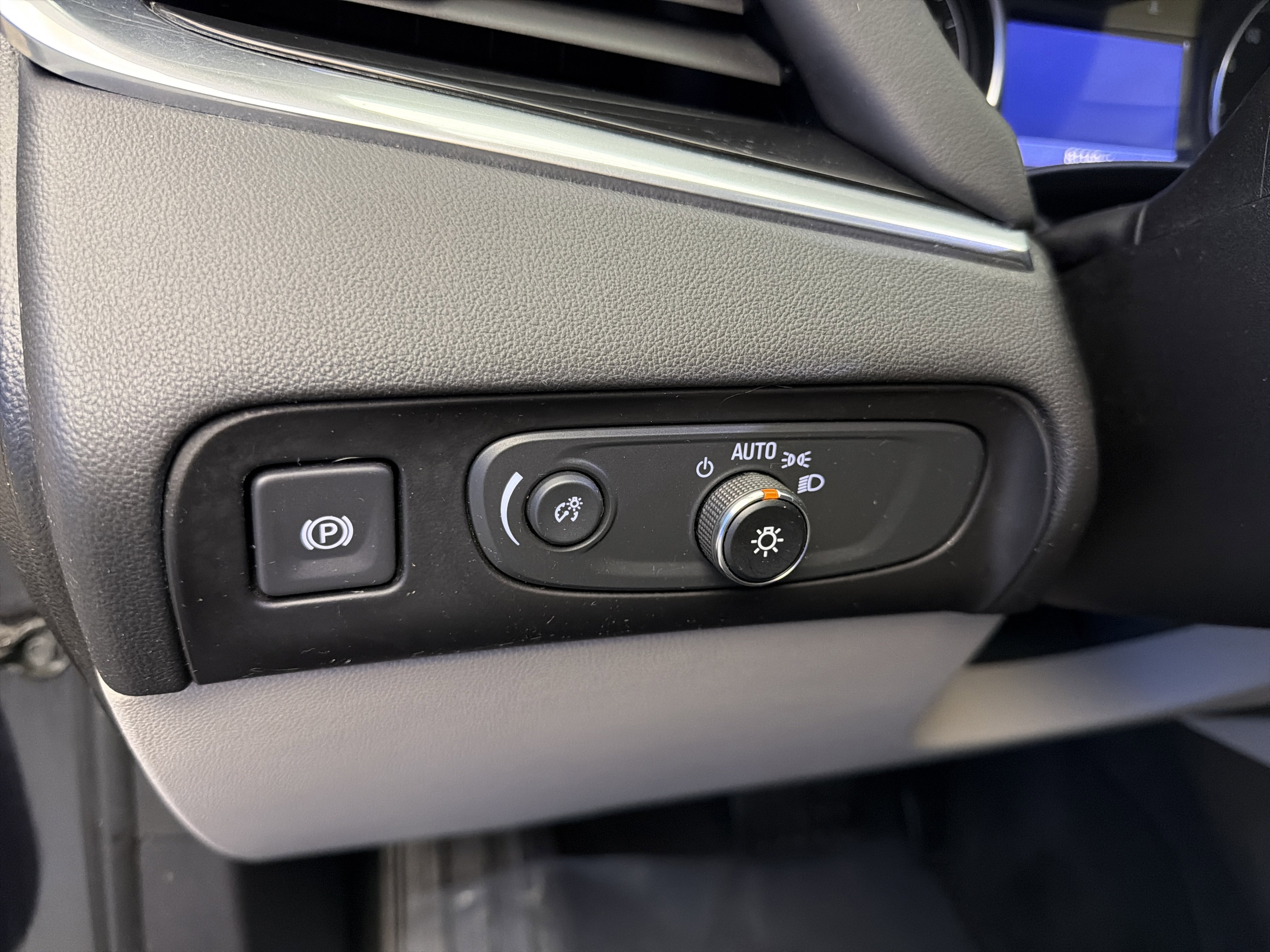 Used 2020 Buick Enclave Essence w/ Sound and Sites Package AWD/4WD image 15