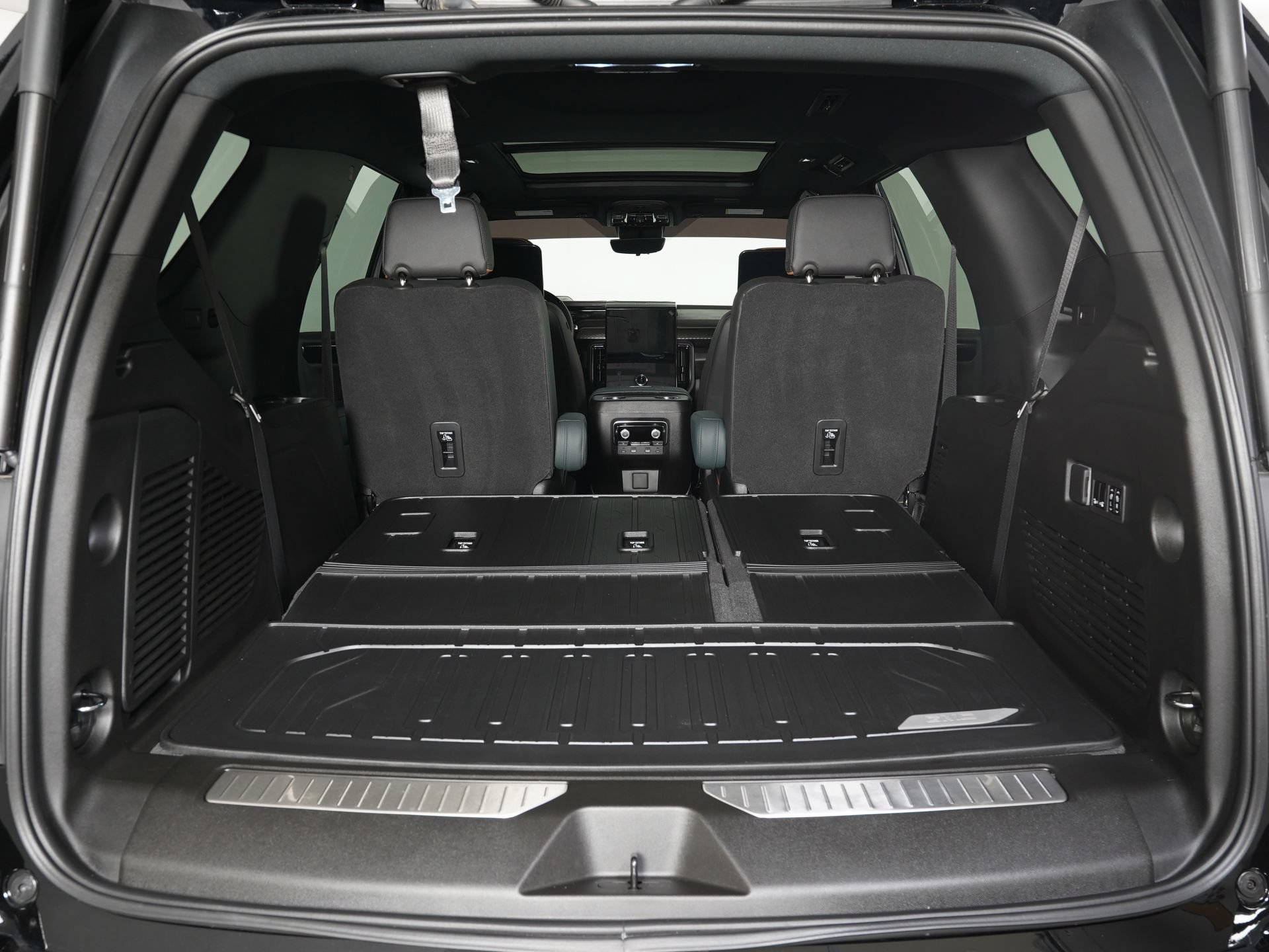 Used 2026 GMC Yukon AT4 w/ AT4 Premium Plus Package AWD/4WD image 12