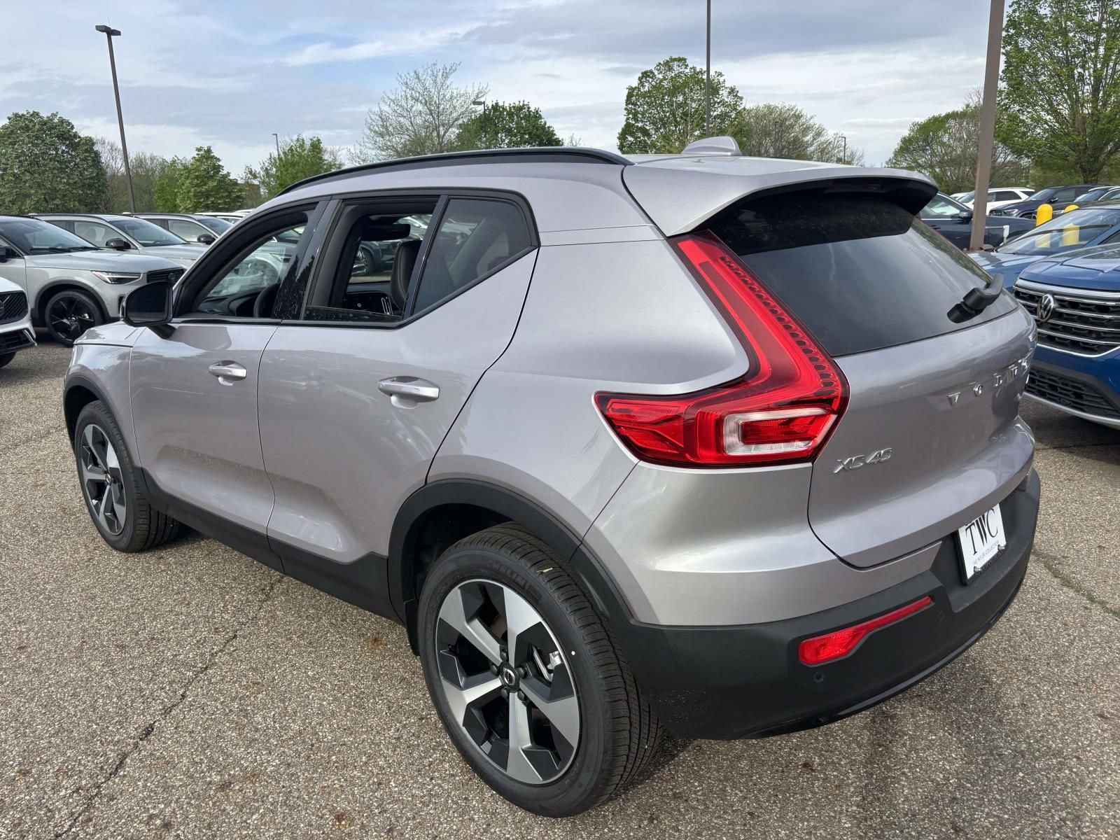 New 2026 Volvo XC40 B5 Core w/ Protection Package Premier AWD/4WD image 7