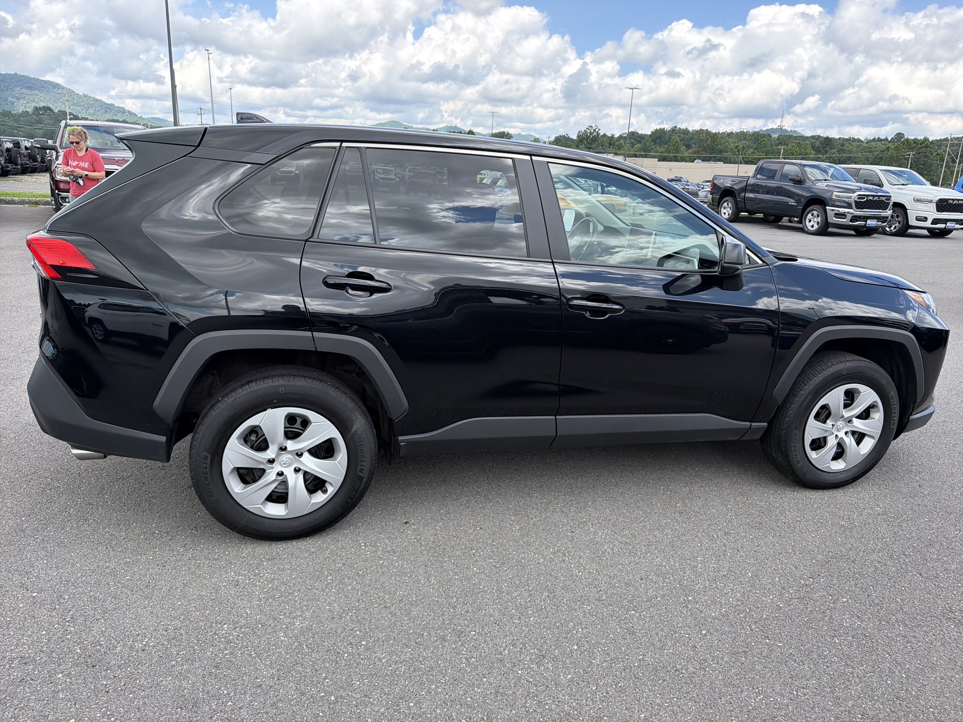 Used 2025 Toyota RAV4 LE FWD image 5