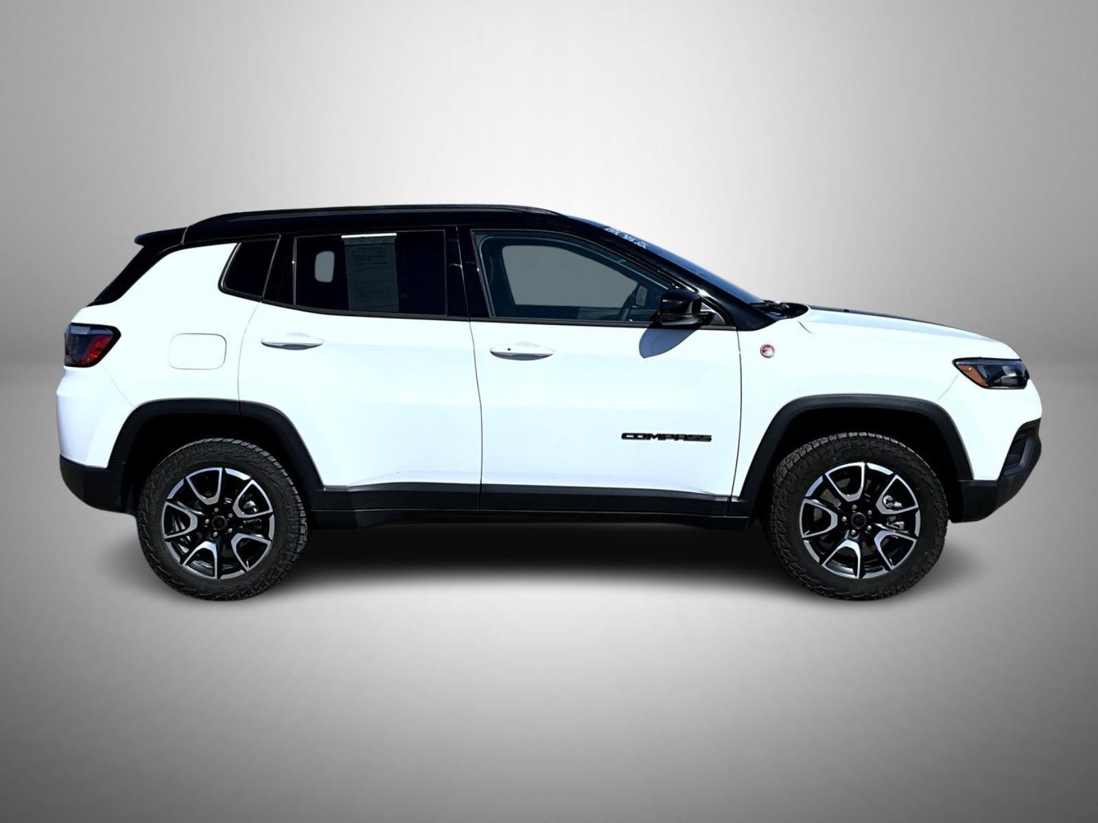 Used 2025 Jeep Compass Trailhawk AWD/4WD image 4
